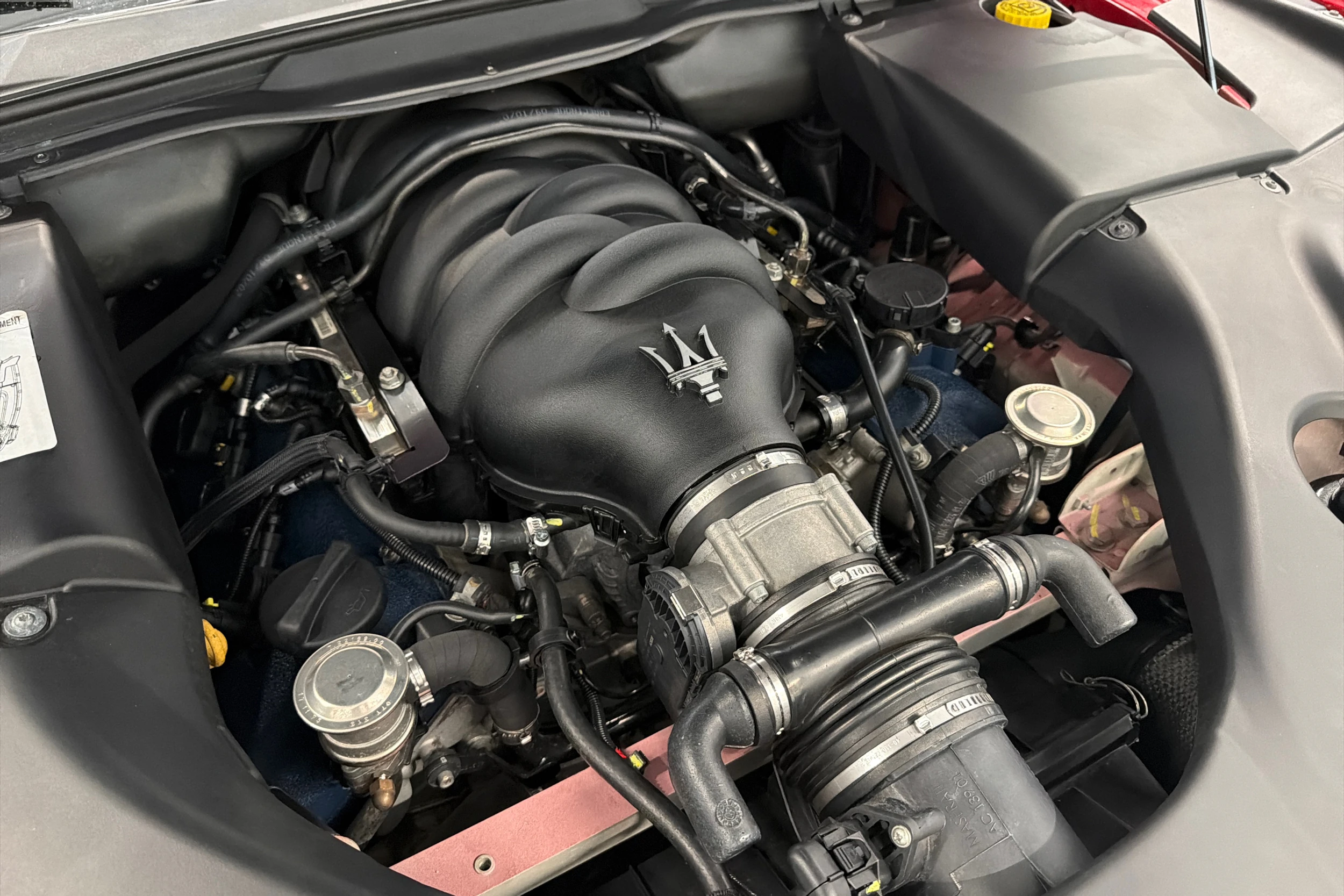 Punainen Maserati GranTurismo 2008 kuva 23.