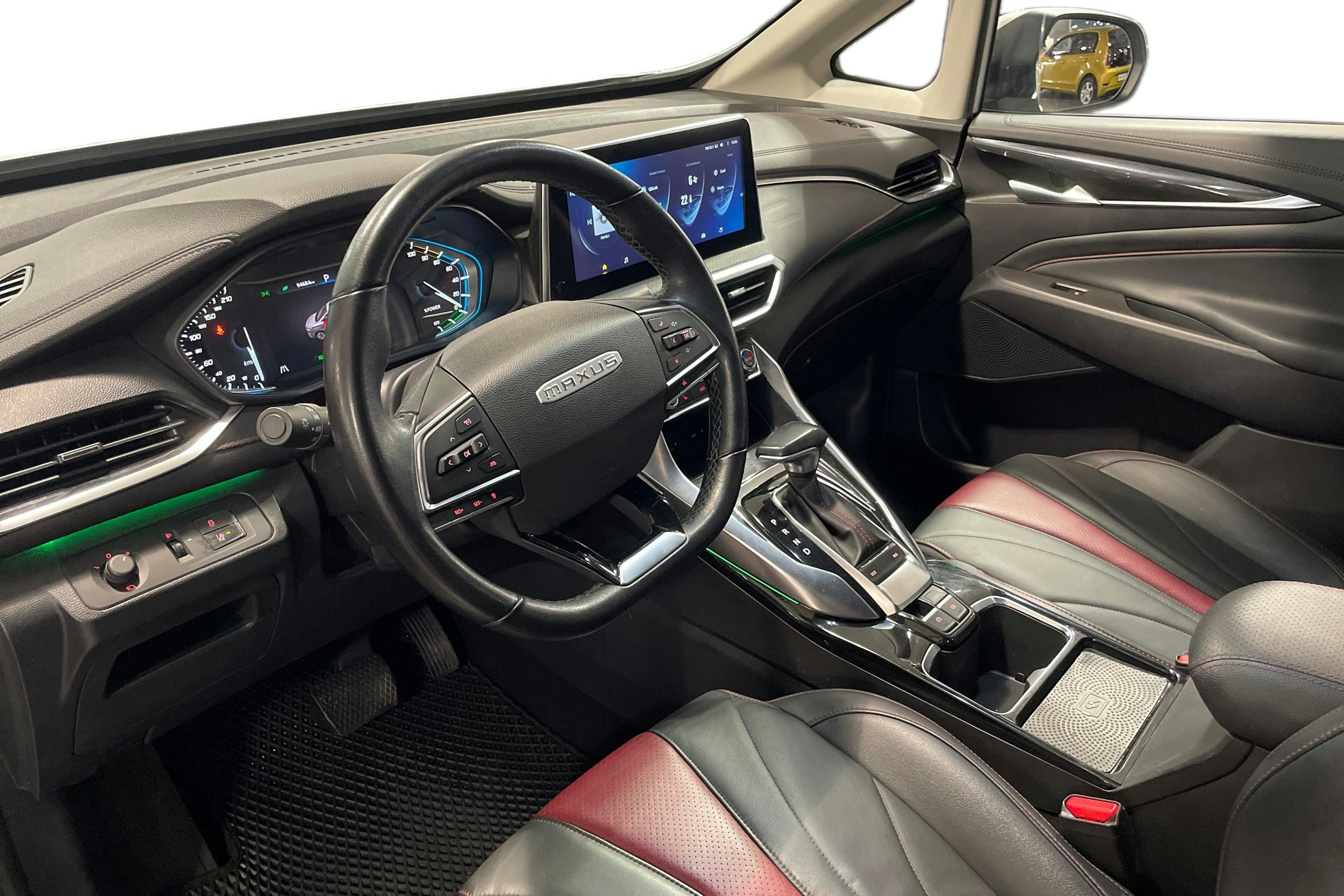 valkoinen Maxus Euniq 5 2021 kuva 7.