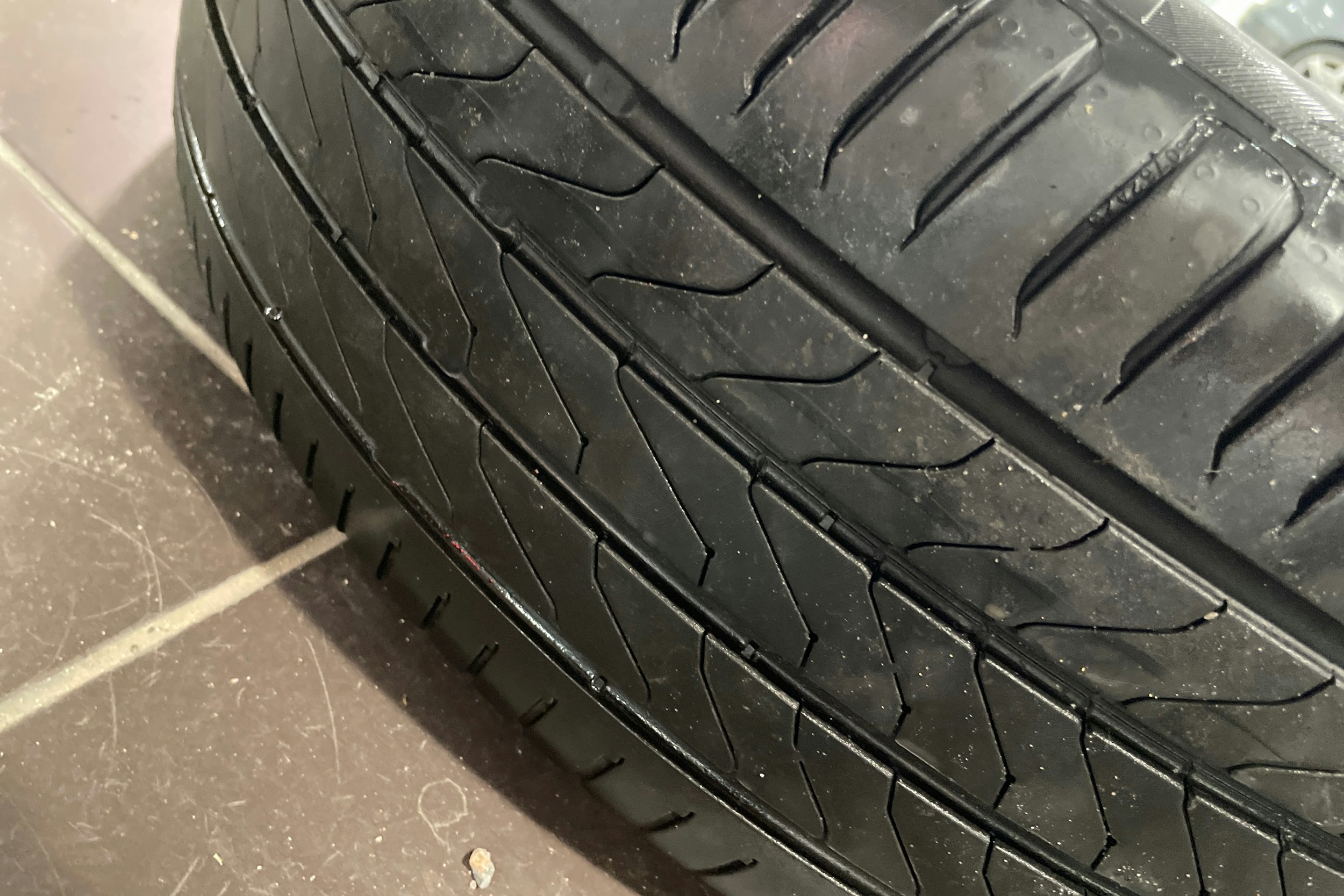 valkoinen Maxus Euniq 5 2021 kuva 15.