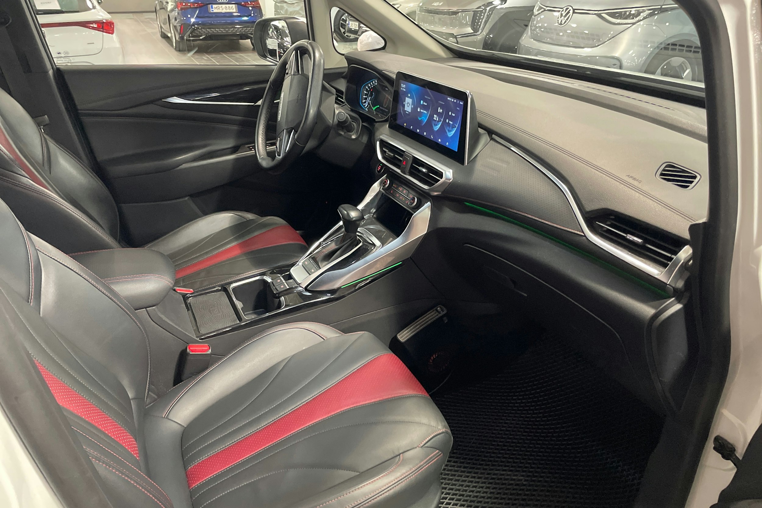 valkoinen Maxus Euniq 5 2021 kuva 20.