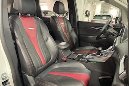 valkoinen Maxus Euniq 5 2021 kuva 21.