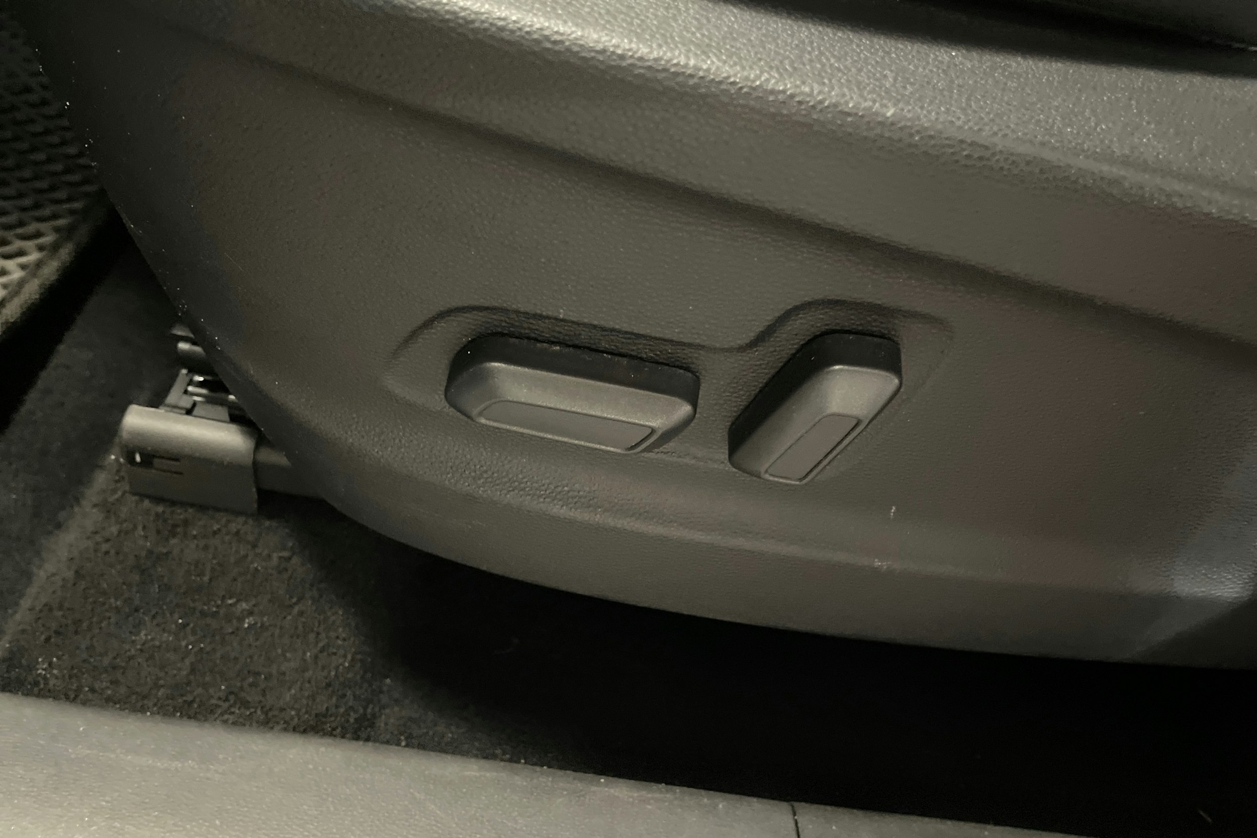 valkoinen Maxus Euniq 5 2021 kuva 22.