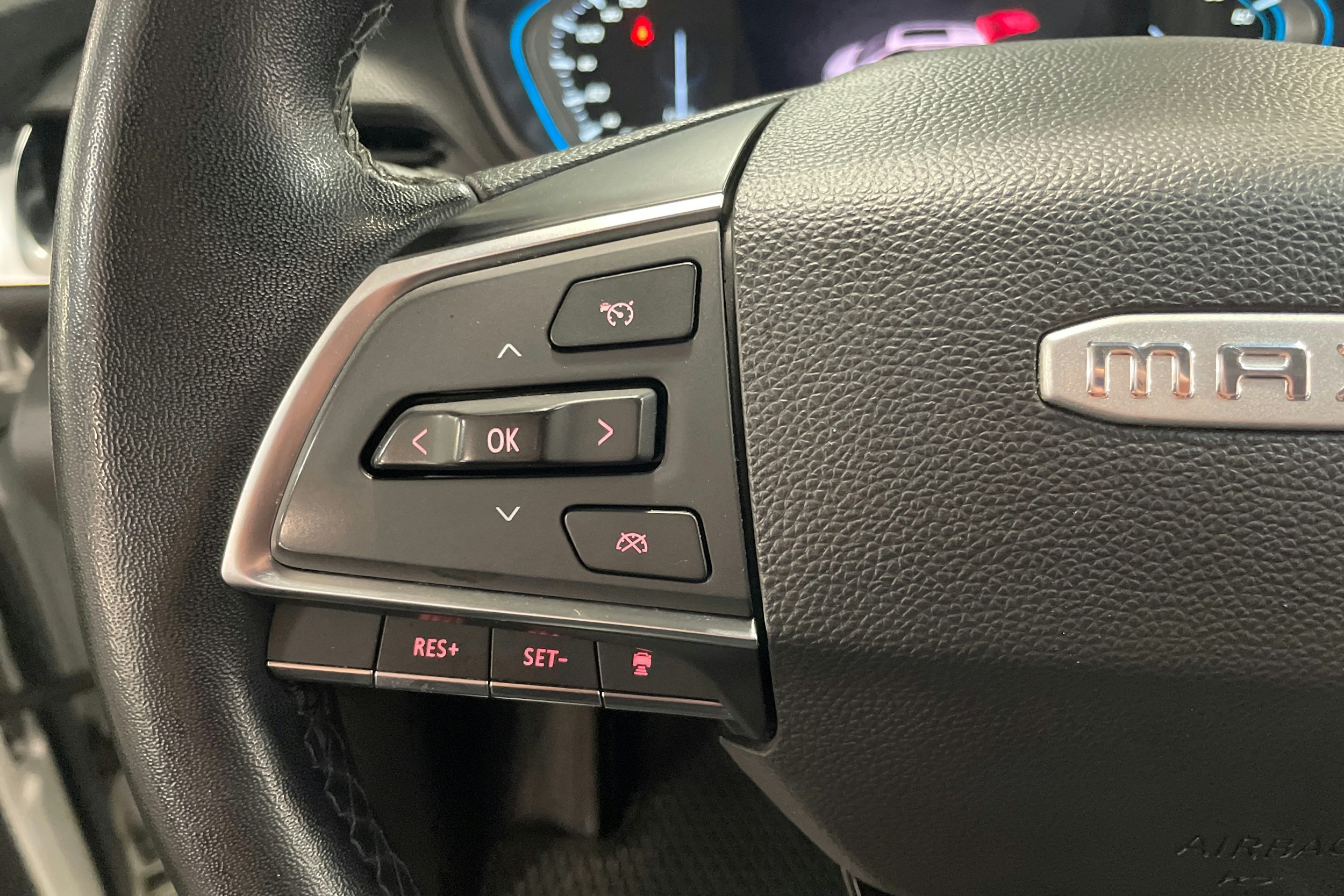 valkoinen Maxus Euniq 5 2021 kuva 23.