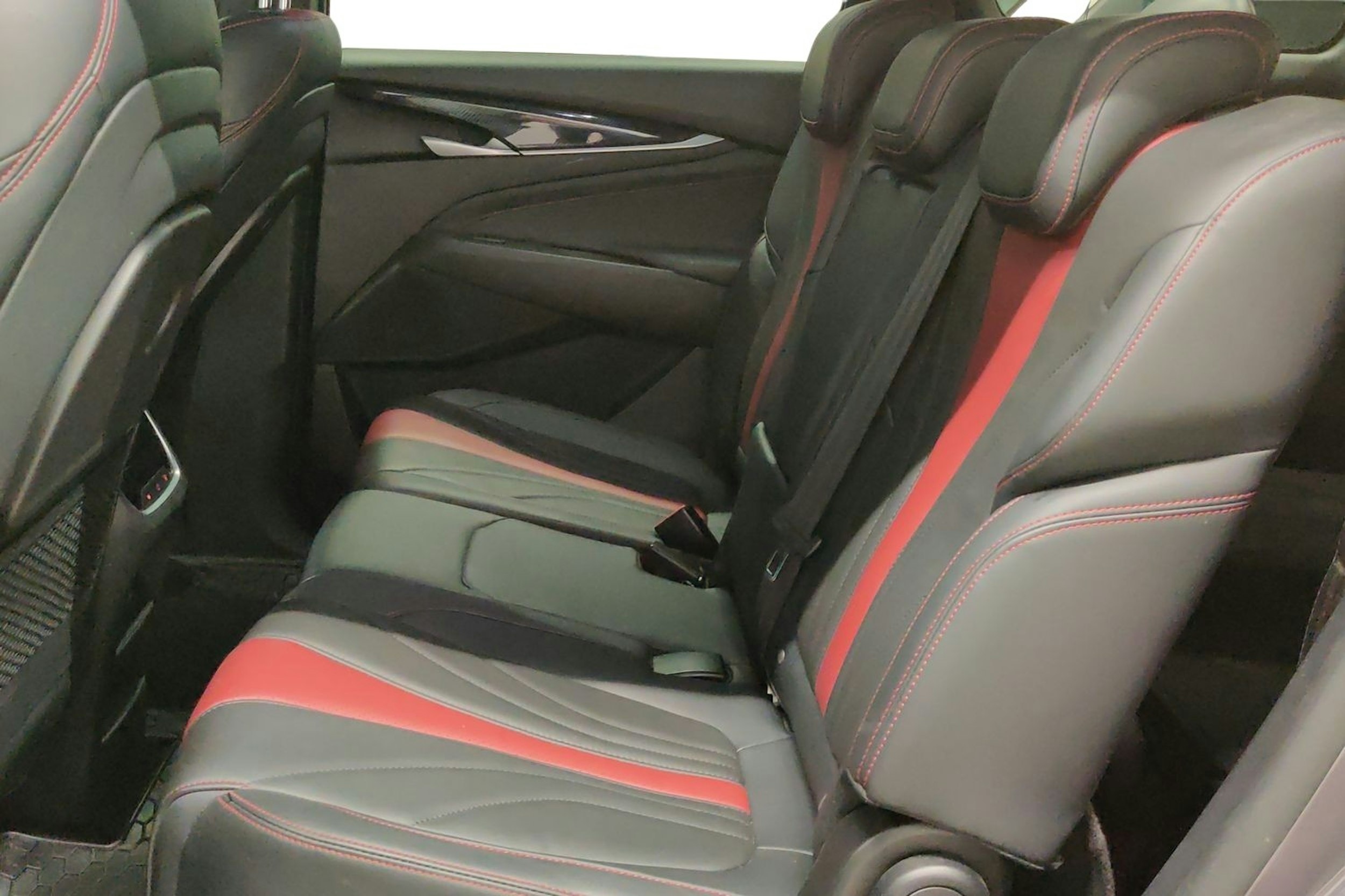 Harmaa MAXUS Euniq 5 2022 kuva 10.