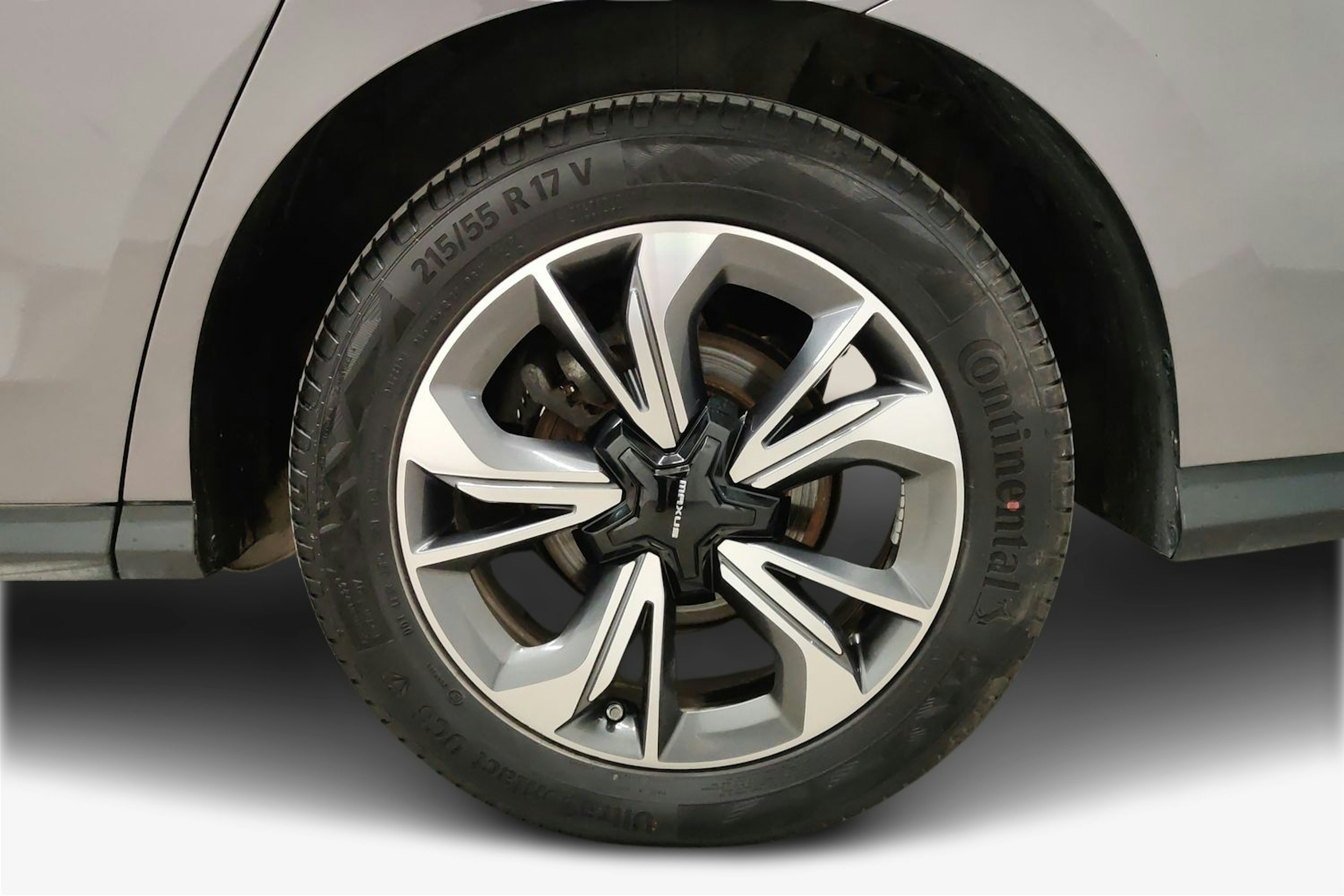 Harmaa MAXUS Euniq 5 2022 kuva 11.