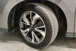 Harmaa MAXUS Euniq 5 2022 kuva 13.