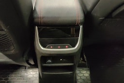 Harmaa MAXUS Euniq 5 2022 kuva 16.