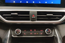 Harmaa MAXUS Euniq 5 2022 kuva 22.