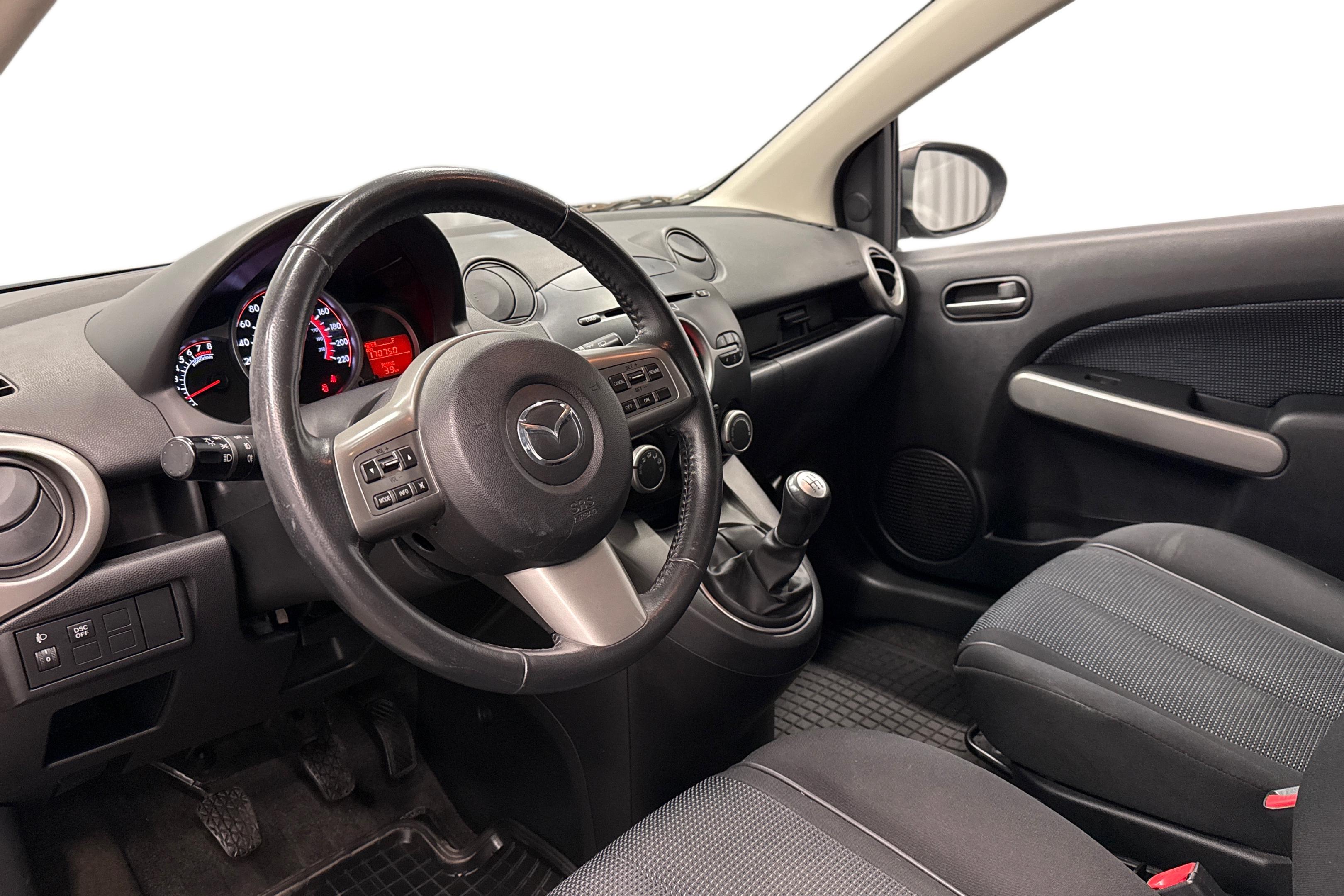 Mazda 2 1,5 Touring 5MT 5ov Z24 2010, photo 6/19