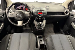 harmaa Mazda 2 2010 kuva 7.