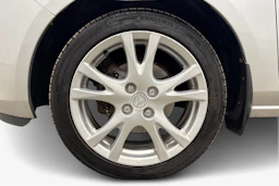 harmaa Mazda 2 2010 kuva 9.