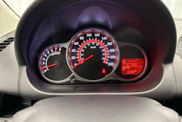 harmaa Mazda 2 2010 kuva 11.