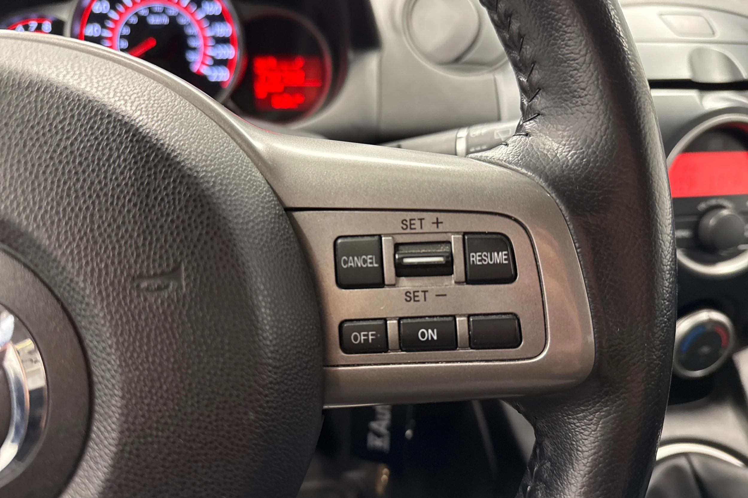 harmaa Mazda 2 2010 kuva 13.