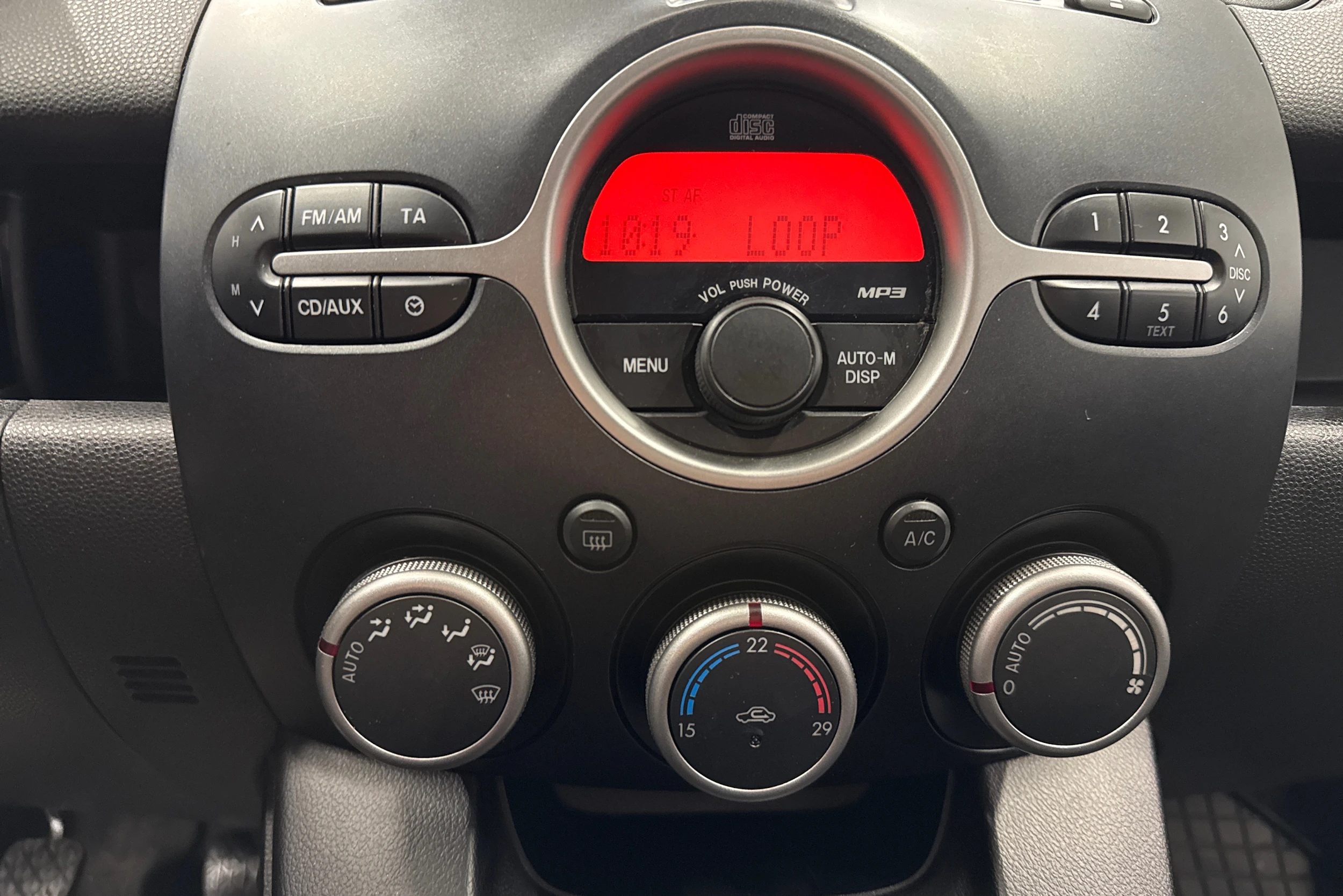 harmaa Mazda 2 2010 kuva 17.