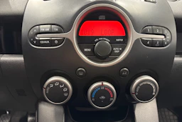 harmaa Mazda 2 2010 kuva 17.