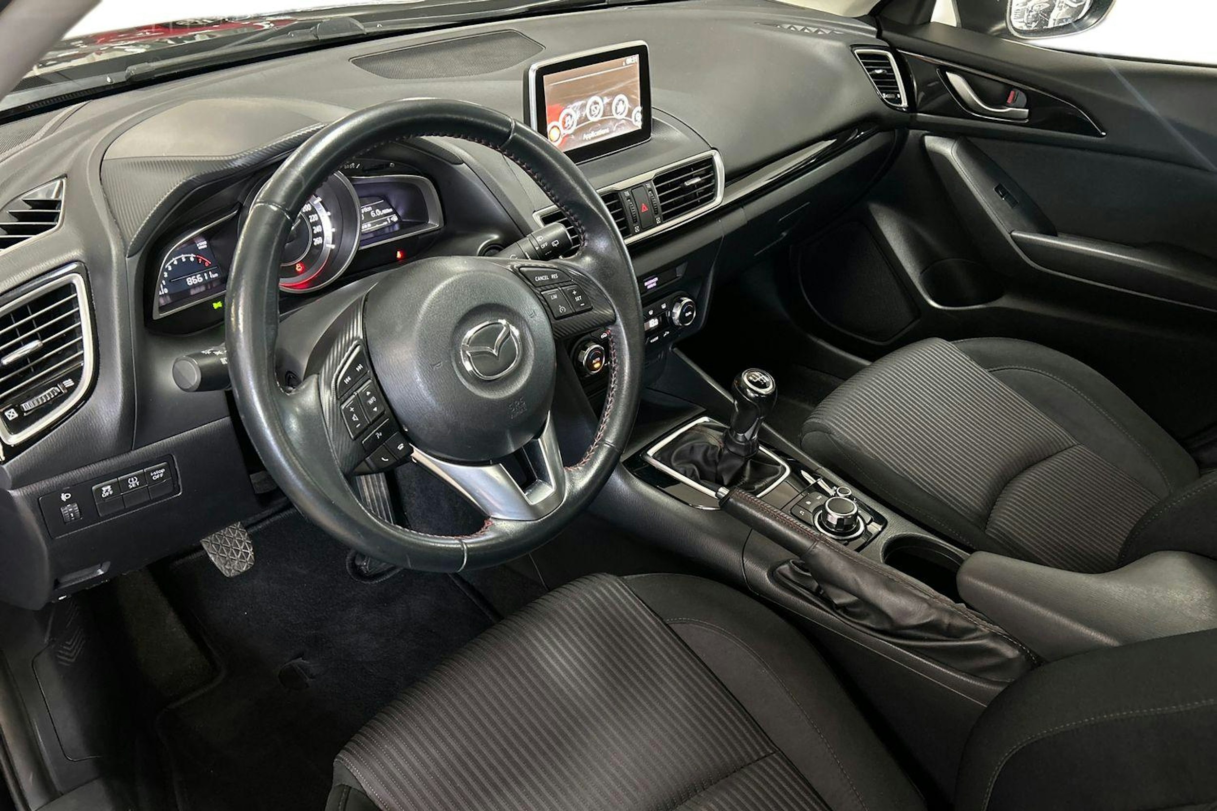 Musta Mazda 3 2016 kuva 7.