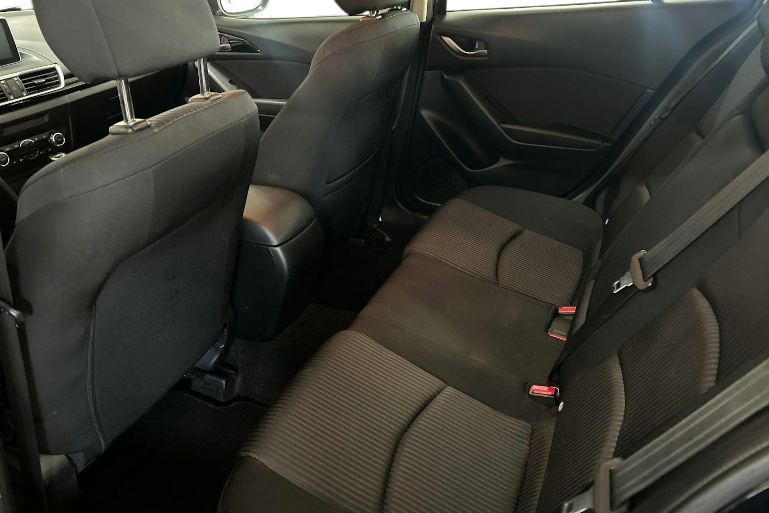 Musta Mazda 3 2016 kuva 10.