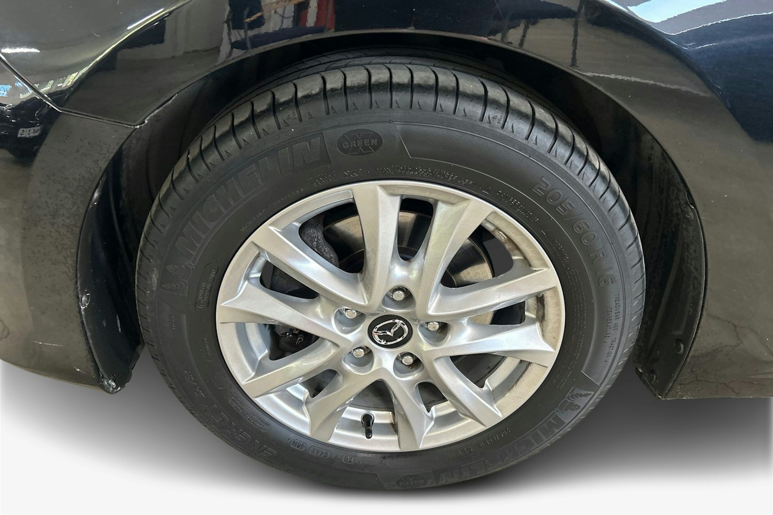 Musta Mazda 3 2016 kuva 11.