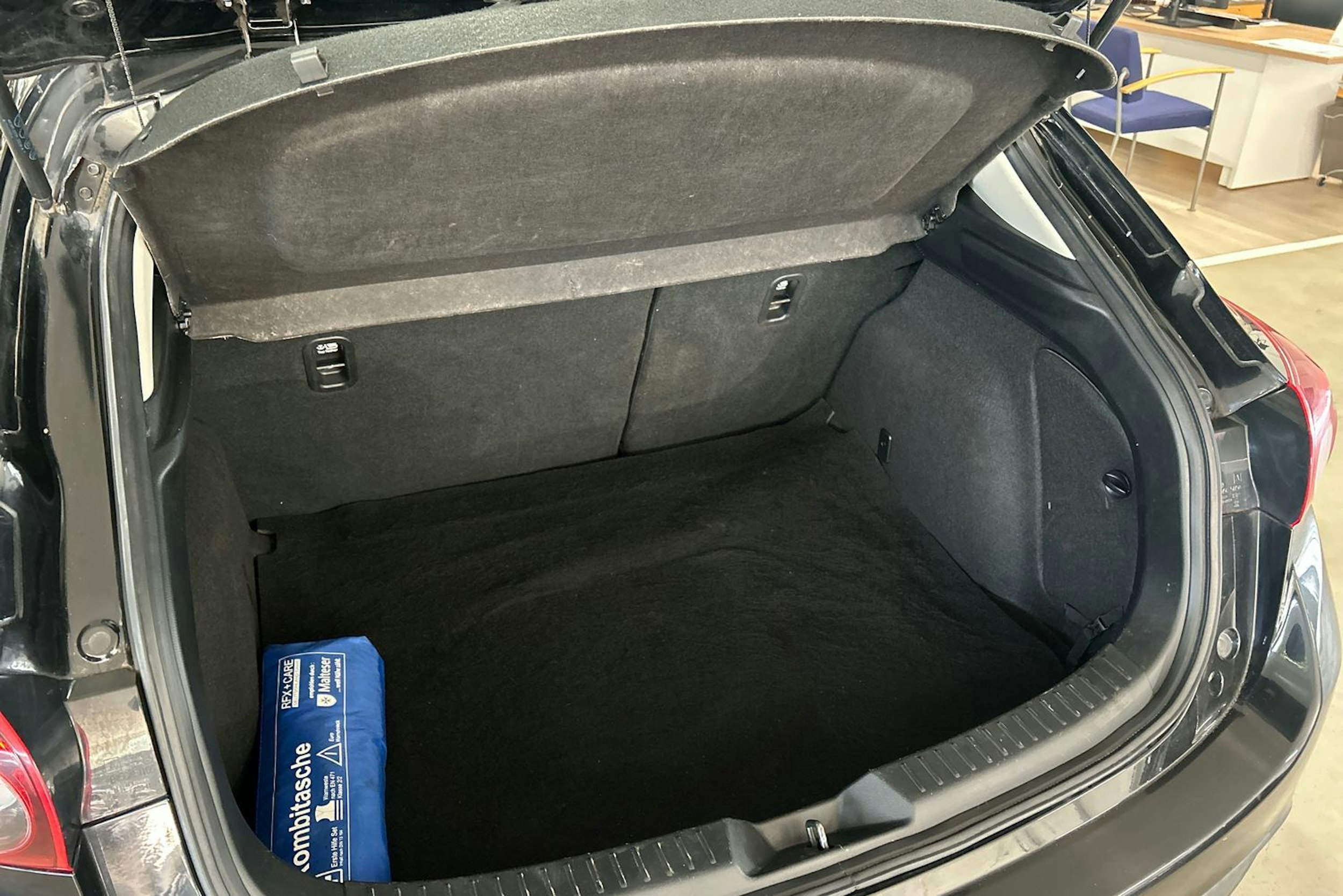 Musta Mazda 3 2016 kuva 14.