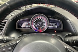Musta Mazda 3 2016 kuva 17.
