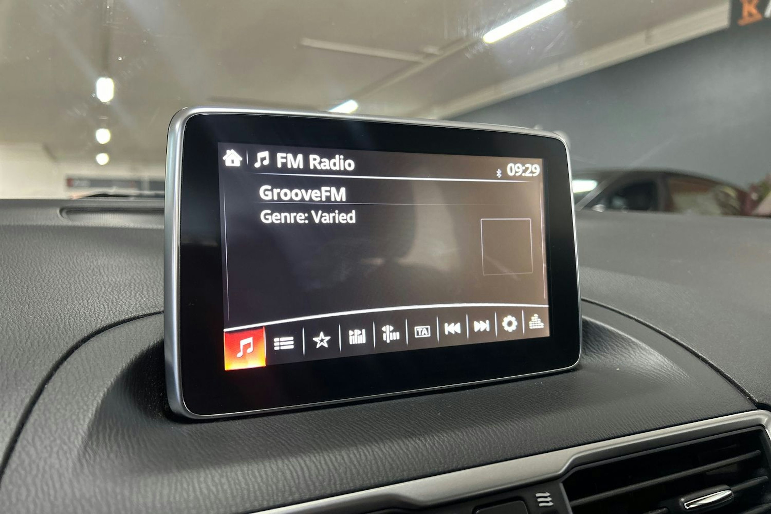 Musta Mazda 3 2016 kuva 19.