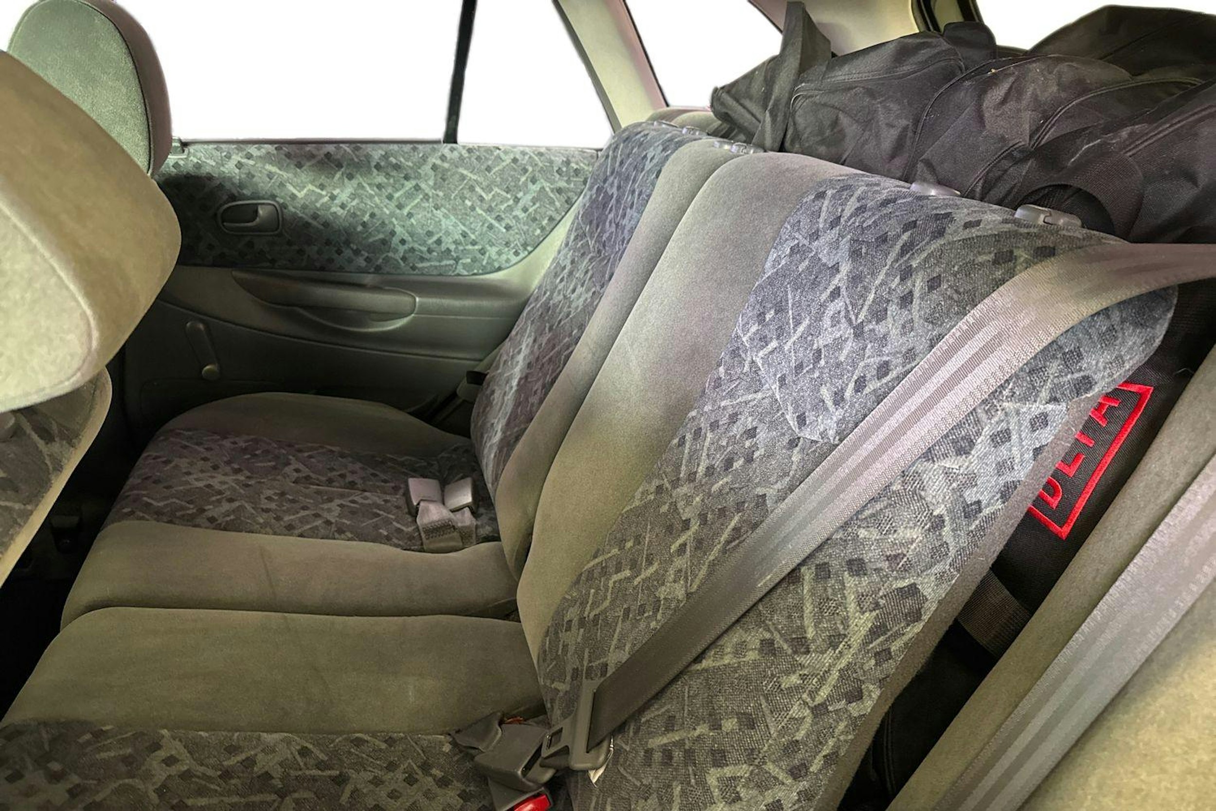 vihreä Mazda 323 1999 kuva 10.