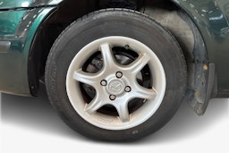 vihreä Mazda 323 1999 kuva 11.