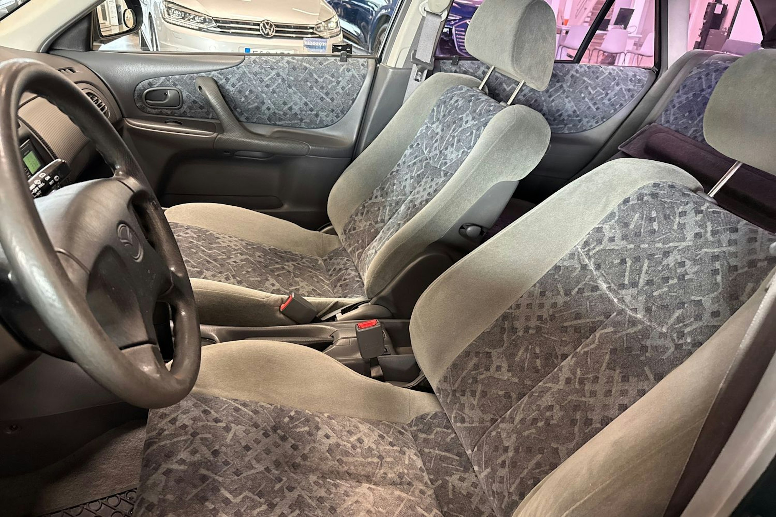 vihreä Mazda 323 1999 kuva 14.