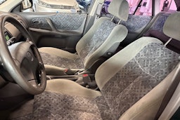 vihreä Mazda 323 1999 kuva 14.
