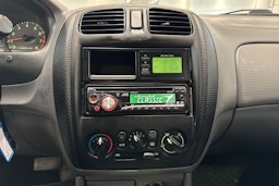 vihreä Mazda 323 1999 kuva 17.