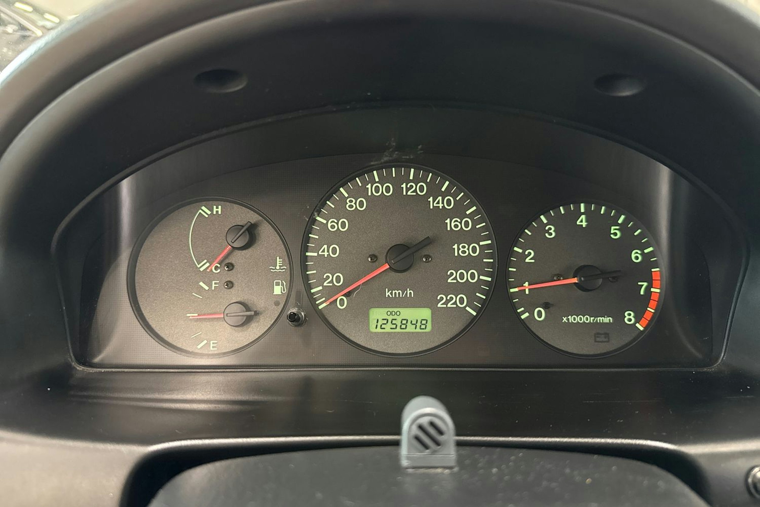 vihreä Mazda 323 1999 kuva 18.
