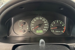 vihreä Mazda 323 1999 kuva 18.