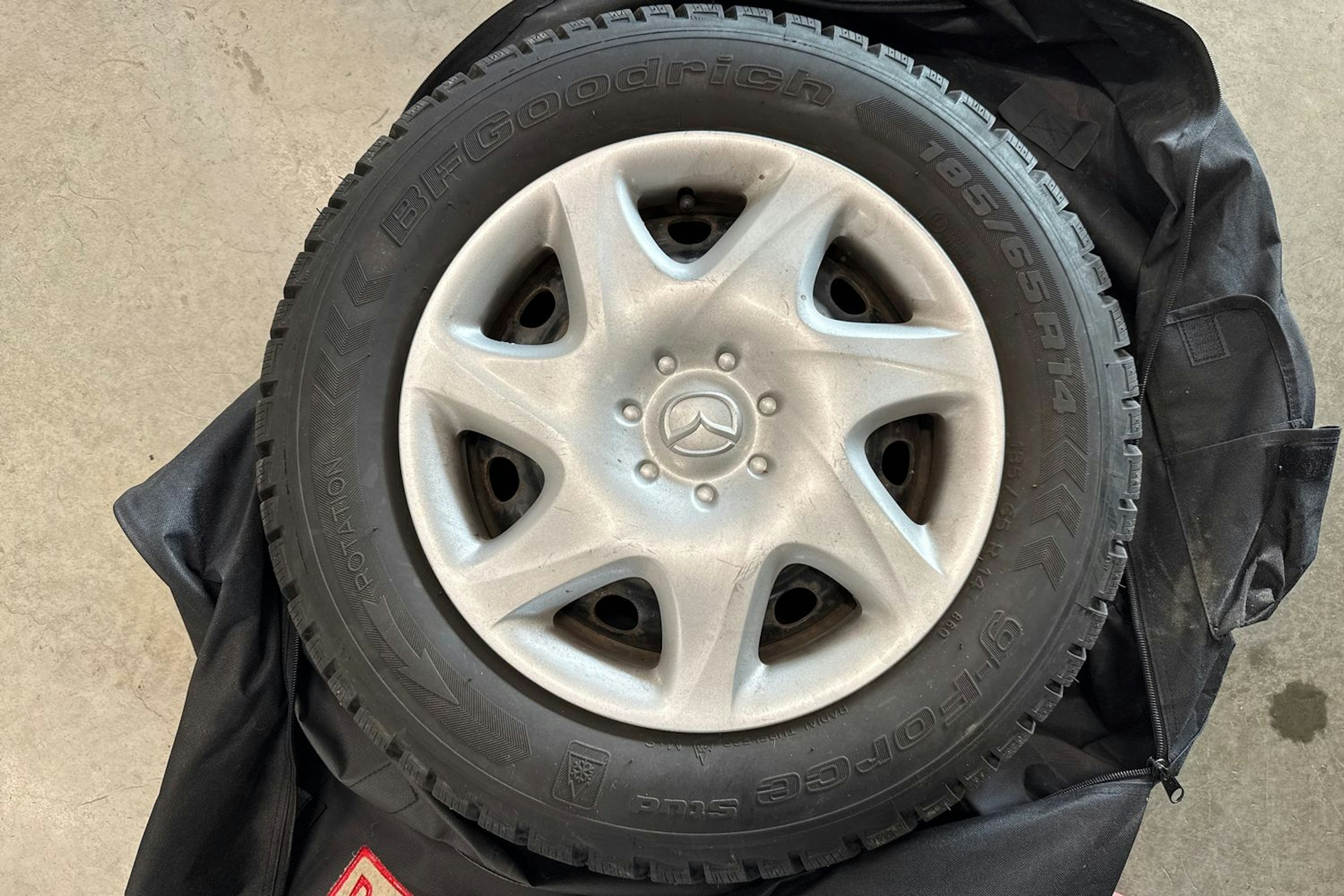 vihreä Mazda 323 1999 kuva 19.