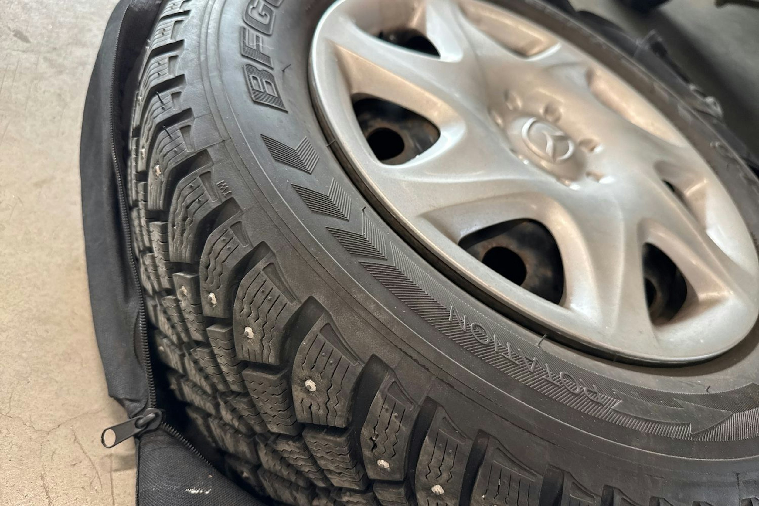 vihreä Mazda 323 1999 kuva 20.