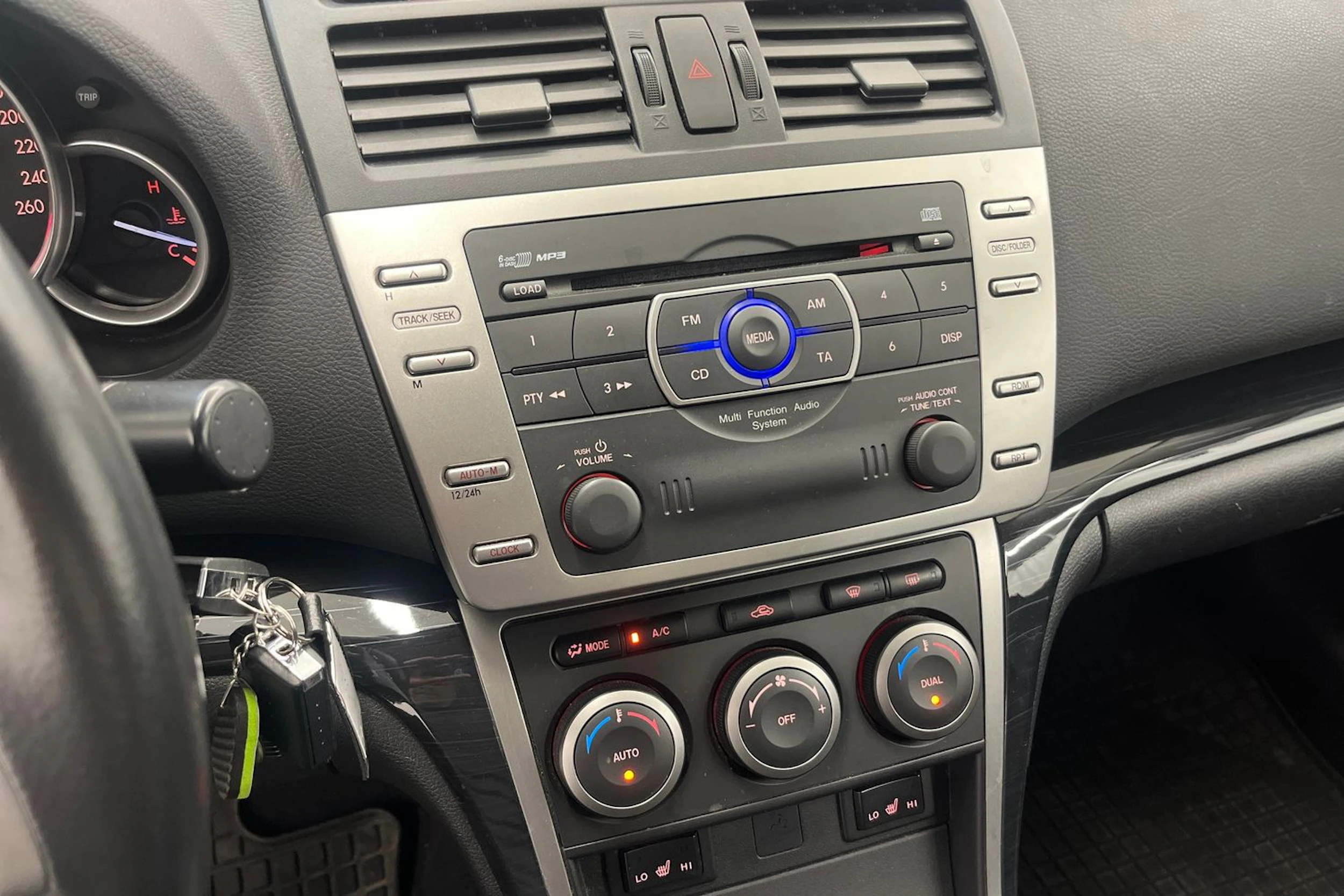 Valkoinen Mazda 6 2009 kuva 16.