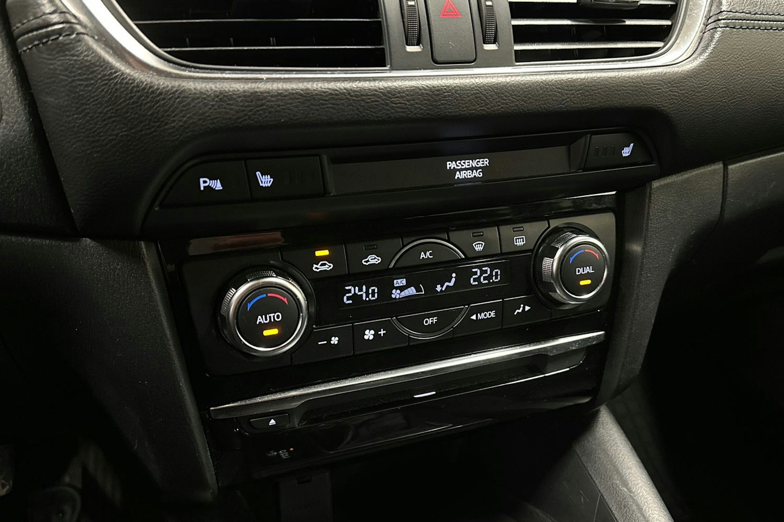 sininen Mazda 6 2015 kuva 18.