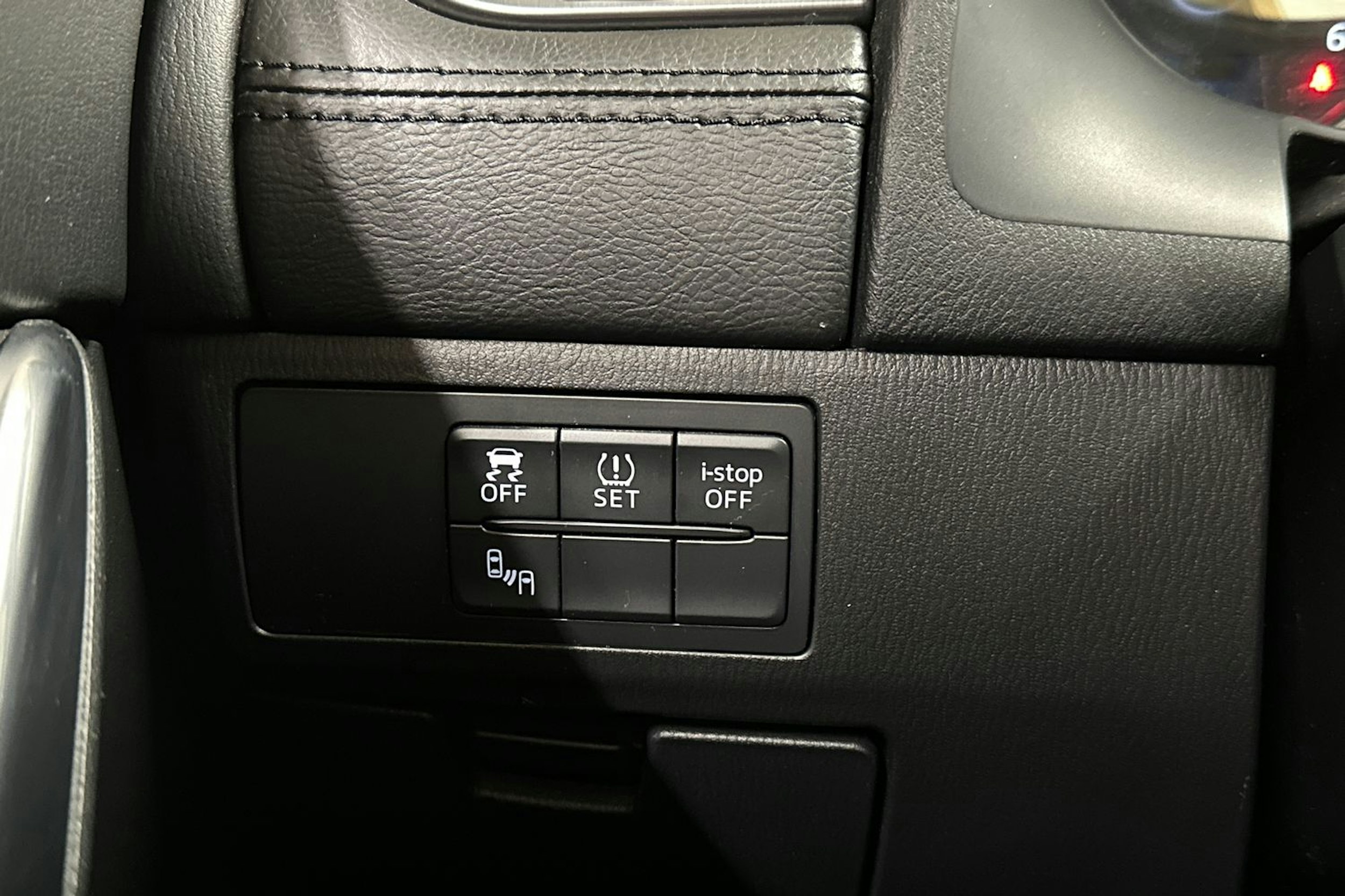 sininen Mazda 6 2015 kuva 23.