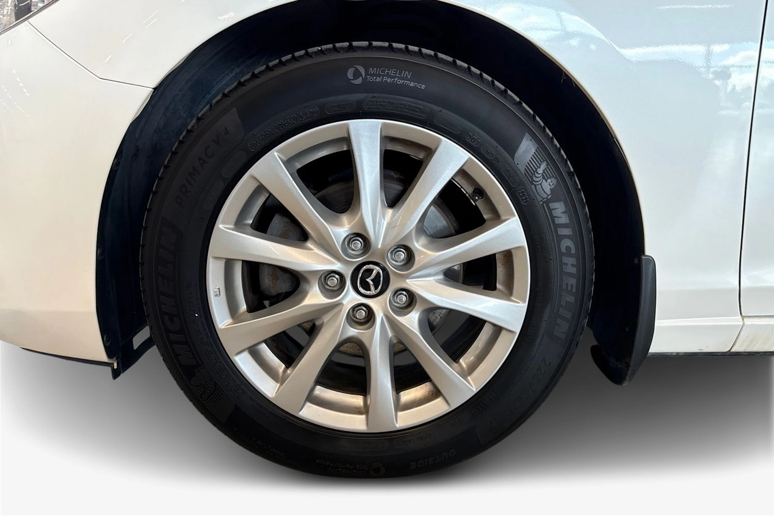 valkoinen Mazda 6 2016 kuva 9.