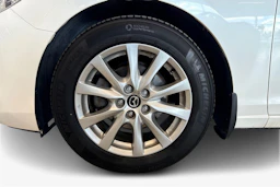 valkoinen Mazda 6 2016 kuva 9.