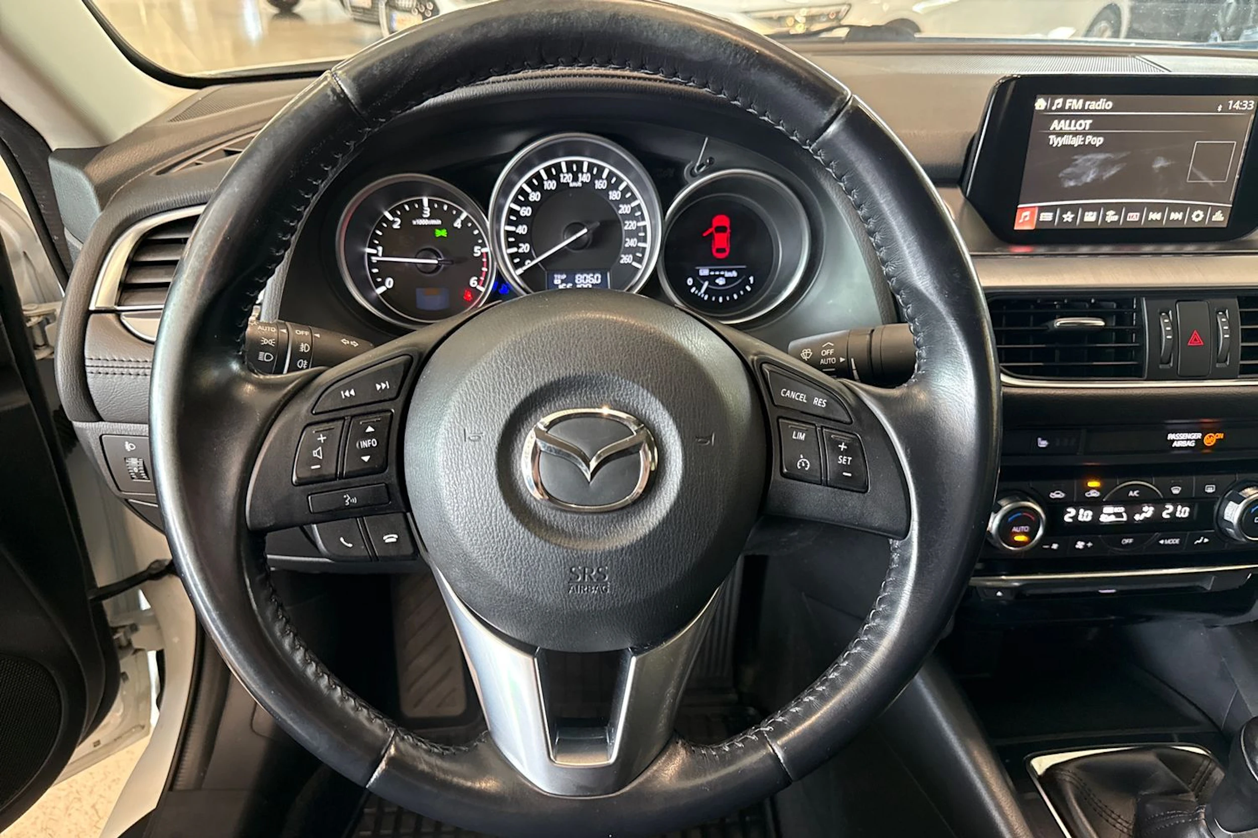 valkoinen Mazda 6 2016 kuva 12.