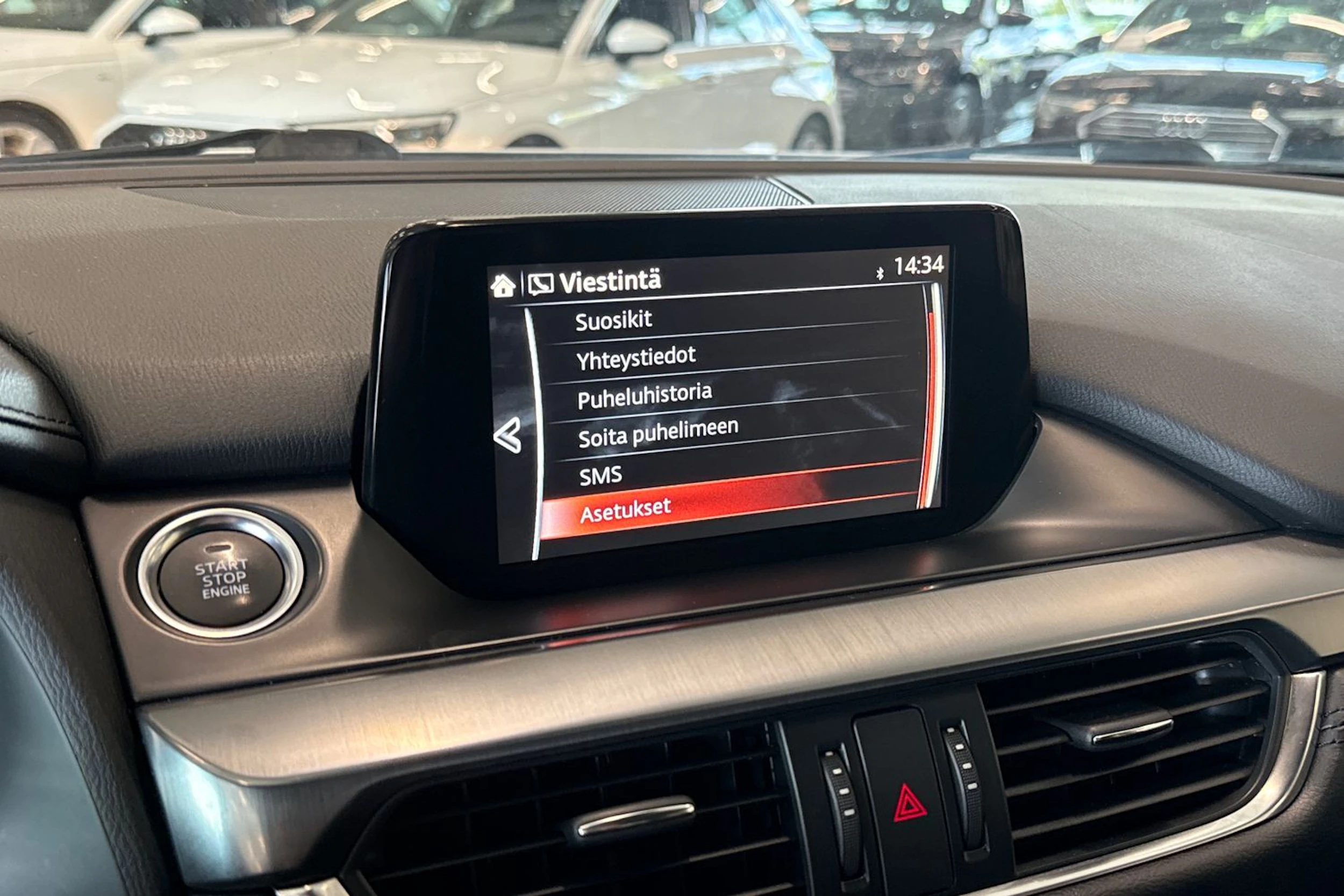valkoinen Mazda 6 2016 kuva 16.