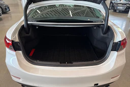 valkoinen Mazda 6 2016 kuva 20.