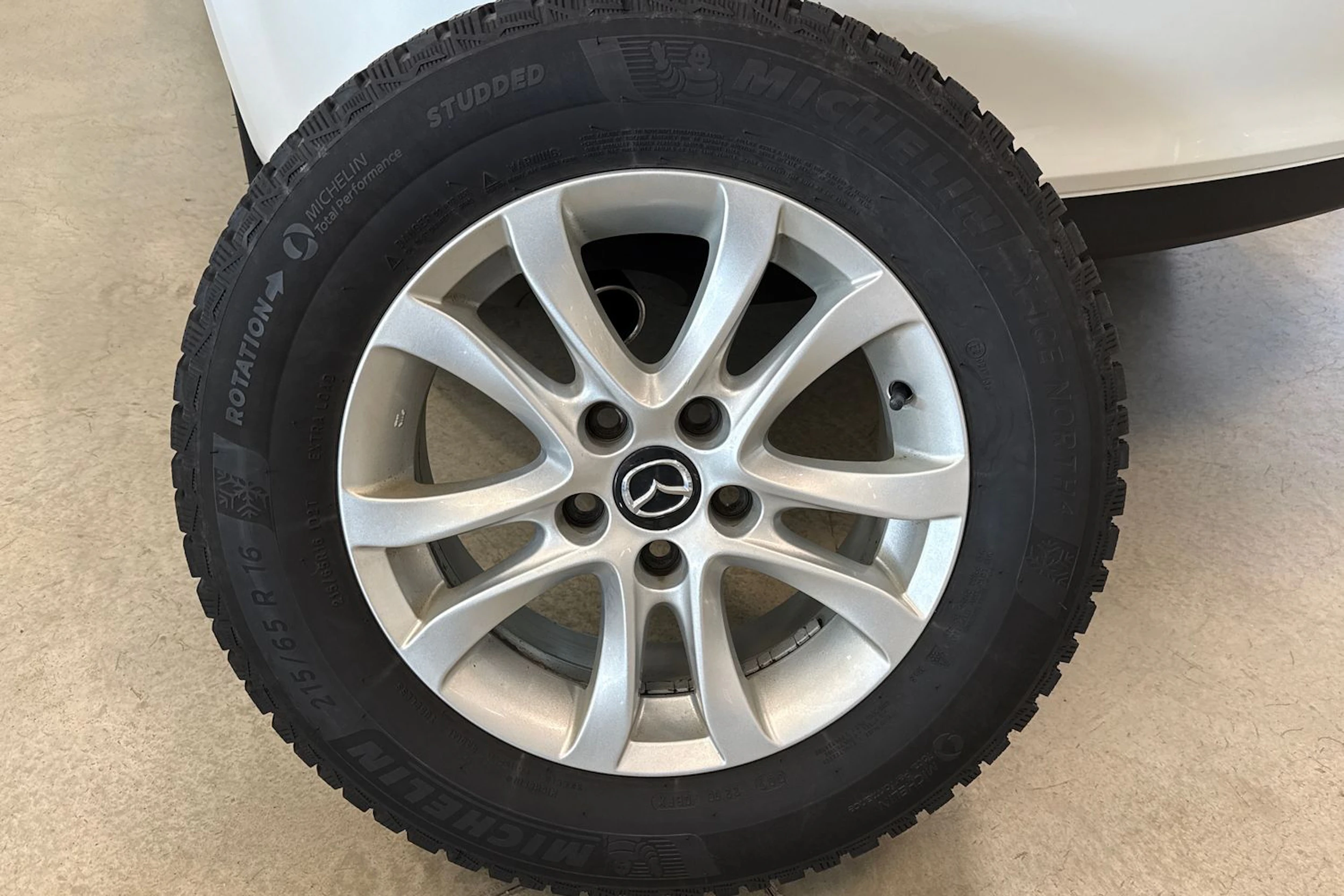 valkoinen Mazda 6 2016 kuva 21.