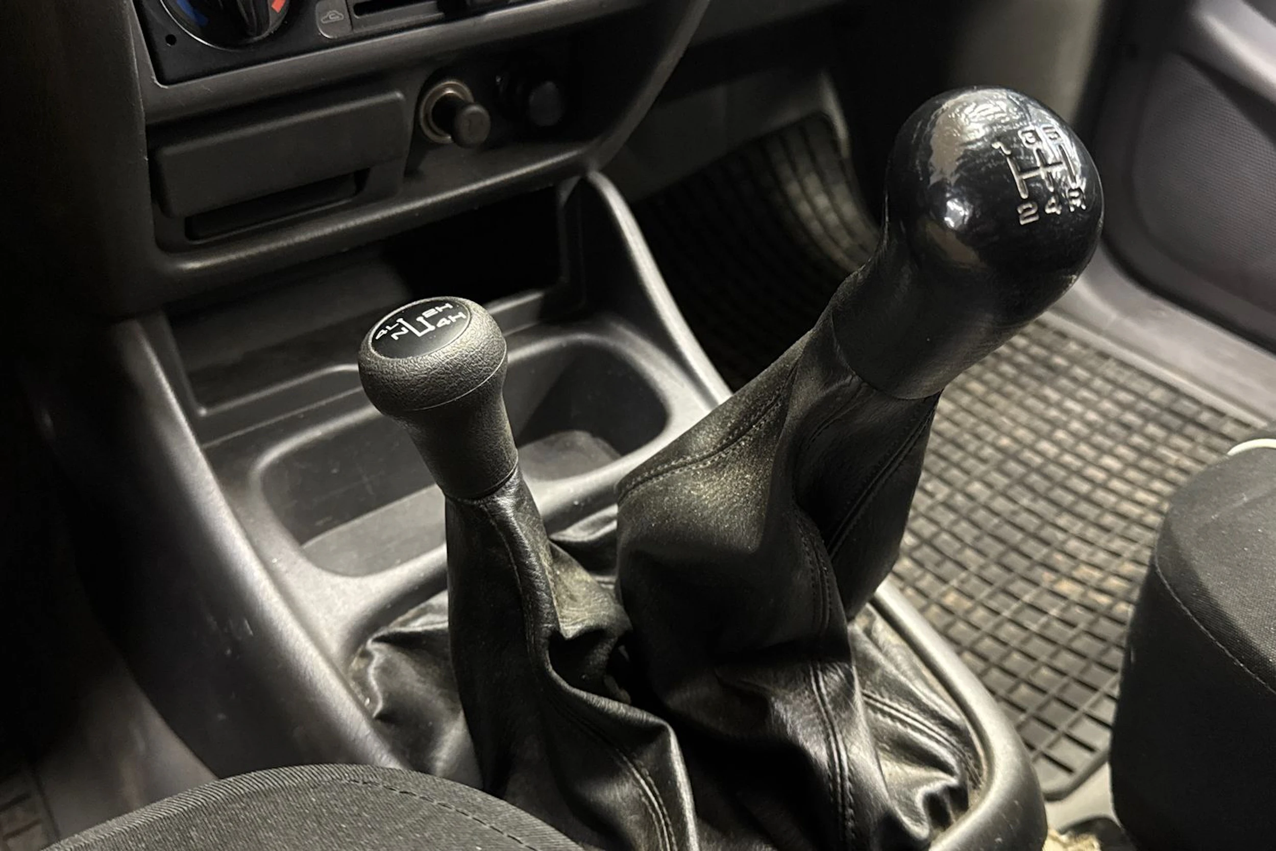 harmaa Mazda B2500 2002 kuva 20.