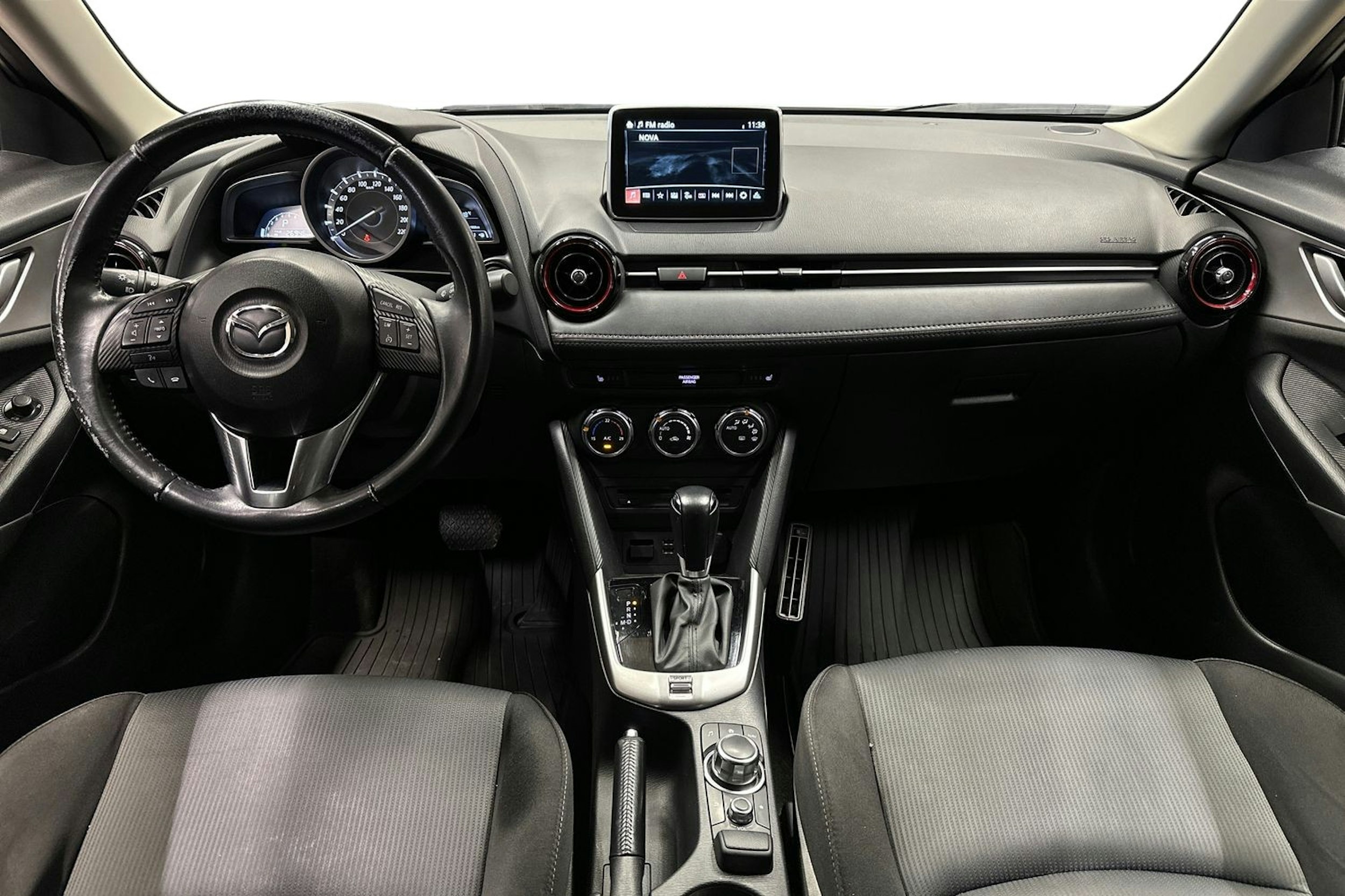 valkoinen Mazda CX-3 2016 kuva 9.