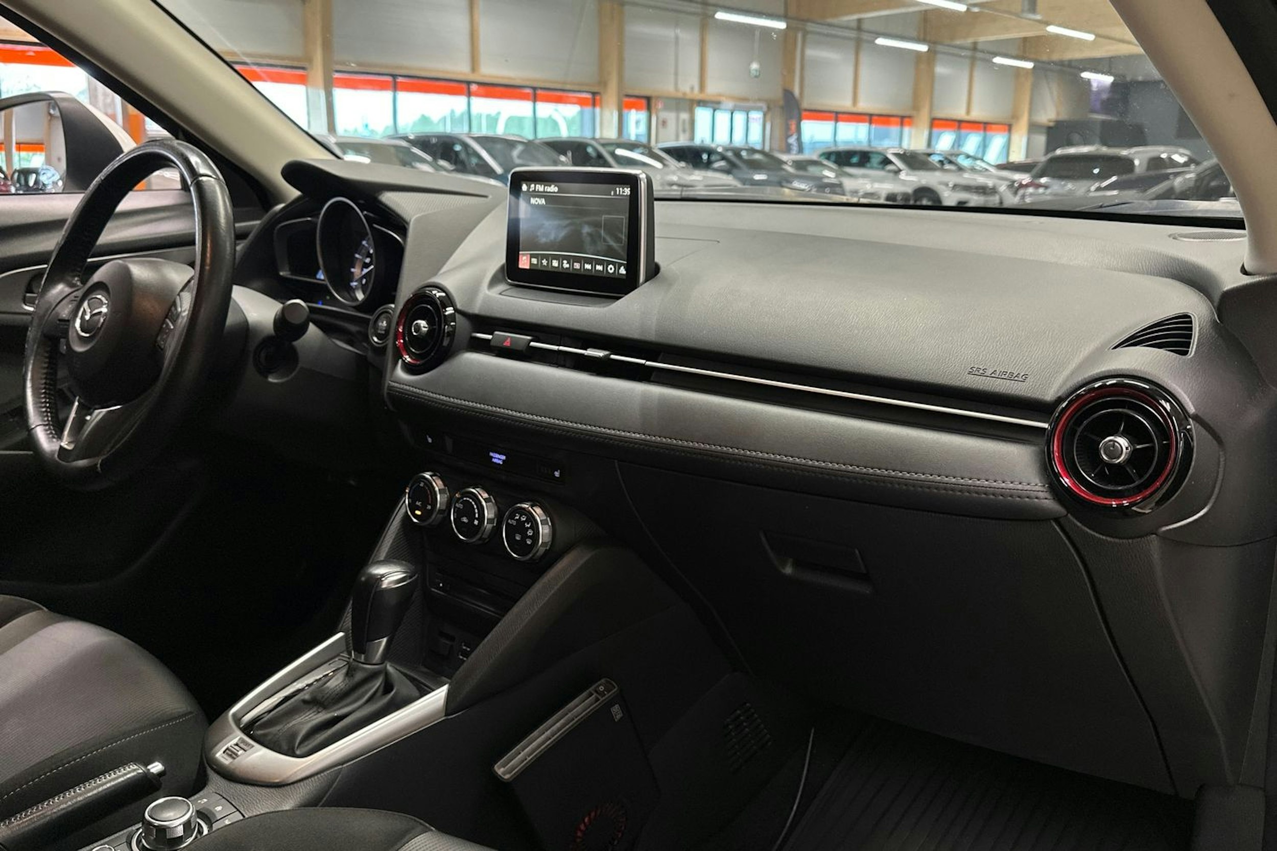 valkoinen Mazda CX-3 2016 kuva 14.