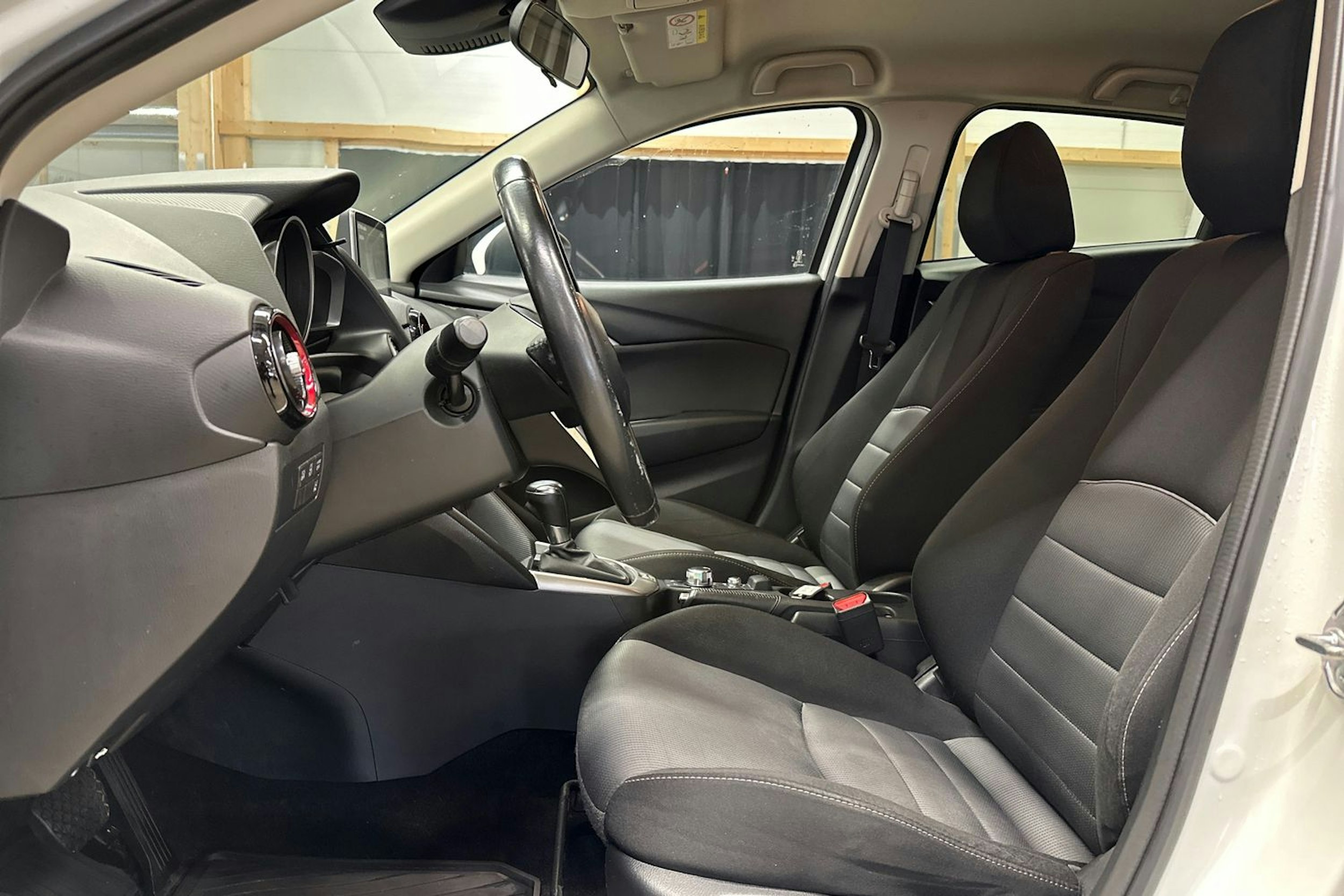 valkoinen Mazda CX-3 2016 kuva 17.