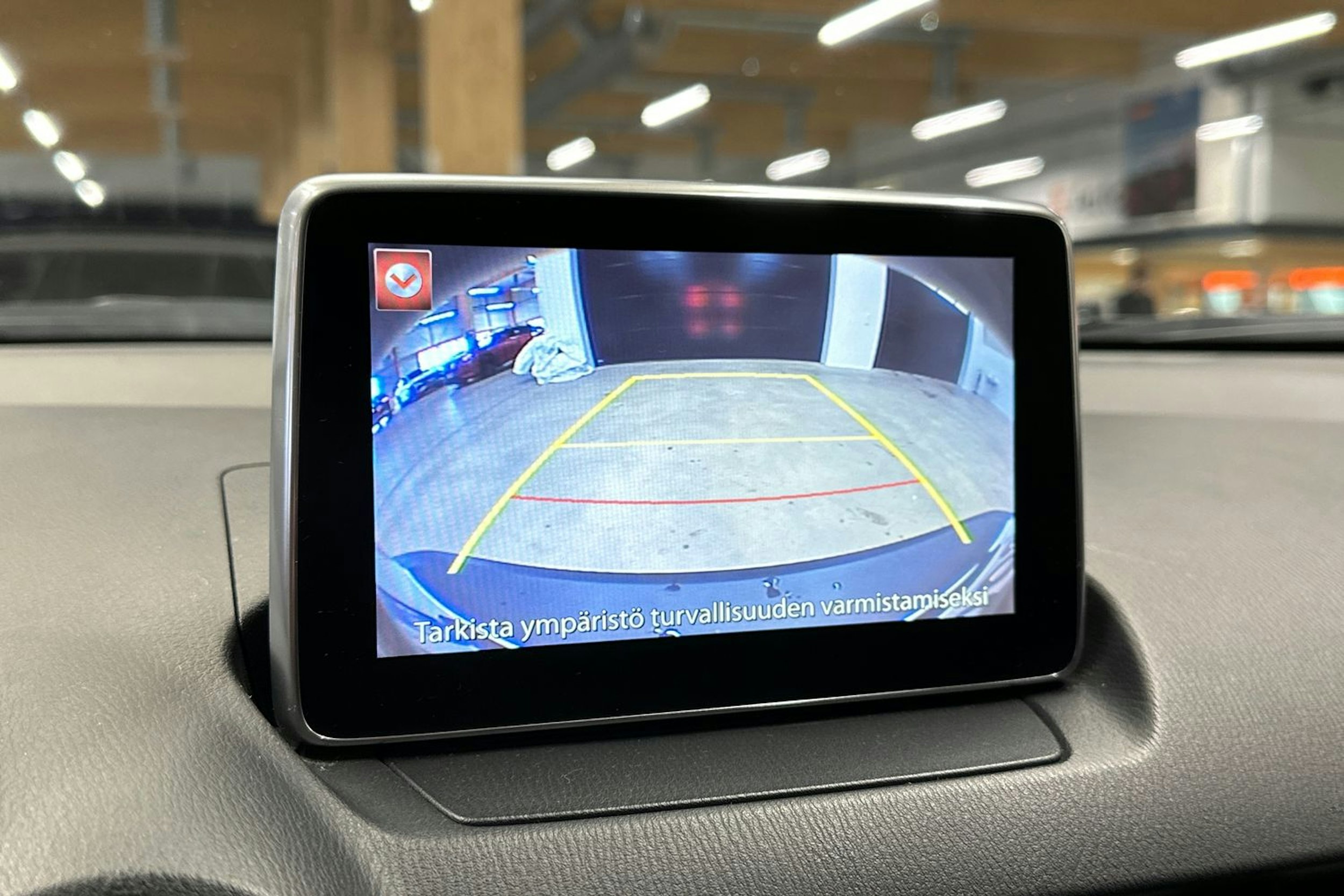 valkoinen Mazda CX-3 2016 kuva 18.