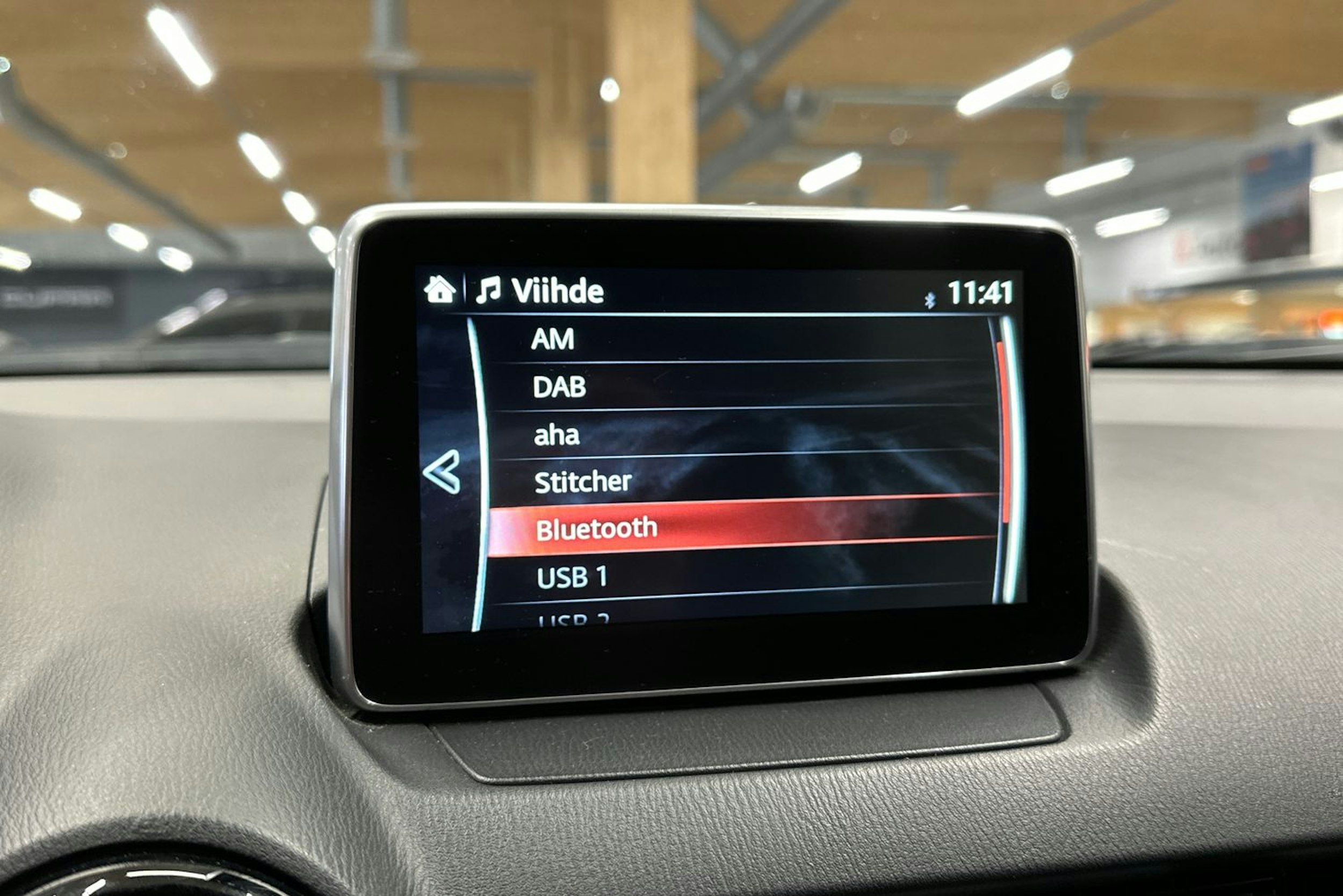 valkoinen Mazda CX-3 2016 kuva 19.