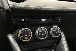 valkoinen Mazda CX-3 2016 kuva 22.